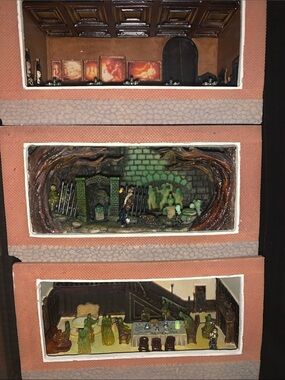Disneys Haunted Mansion figure. Xtra rooms. Interchangeable.